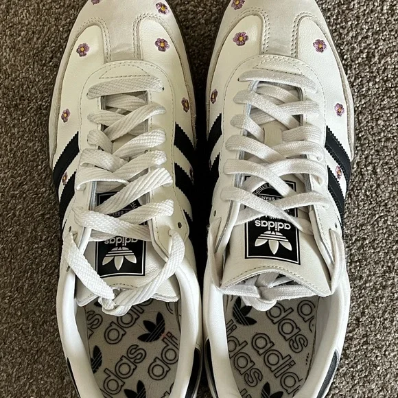 Adidas Samba White Sneakers with Black Stripes and Floral Embroidery - Picture 4 of 14